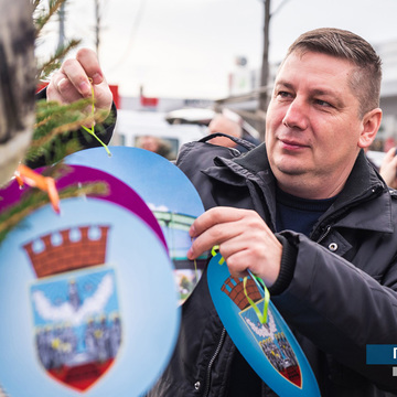 Grad Zrenjanin u humanitarnoj akciji ''Avivov izbor za najlepšu novogodišnju jelku Zrenjanina''