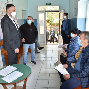 Počela vakcinacija građana u naseljenim mestima - gradonačelnik posetio zdravstvenu stanicu u Knićaninu