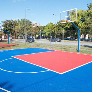 Сарадњом Покрајине и Града обновљен кошаркашки терен на Багљашу
