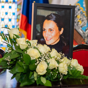Održan komemorativni skup povodom smrti Snežane Pantić, u holu Gradske kuće otvorena Knjiga žalosti