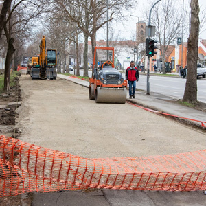 Комунални радови на Багљашу - у току комплетна реконструкција тротоара и на непарној страни Булевара Вељка Влаховића