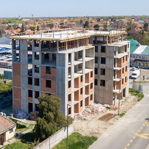 Pogled s visine na 12 gradilišta u Zrenjaninu: 600 stanova u izgradnji i 850 u fazi pripreme