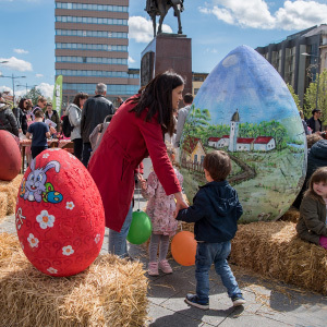 Дечји фестивал "Ускршње јаје" одржан осми пут: богат и разноврстан програм на Тргу слободе окупио бројне учеснике и посетиоце