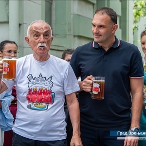 Iz Gradske bašte krenuli fijakeri i pozivari najavljujući 38. "Dane piva", manifestaciju koja od prošle godine nosi sertifikat "Najbolje iz Vojvodine" 