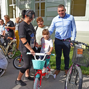  Dodelom bicikala čiju je kupovinu sufinansirao Grad Zrenjanin obeležen Svetski dan bez automobila – ove godine na taj način kupljeno sto novih bicikala