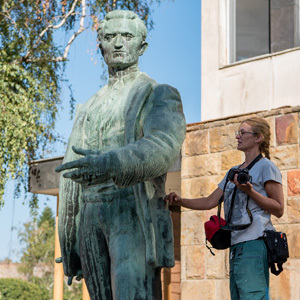 Почели радови на чишћењу, конзервацији и рестаурацији споменика Жарку Зрењанину 