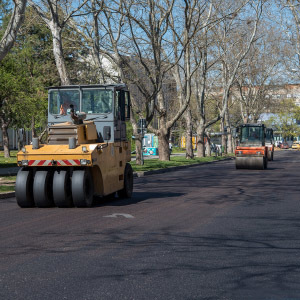 U toku realizacija značajne investicije - nov asfalt na više od 500 metara Ulice dr Laze Kostića, postavljanje počelo danas