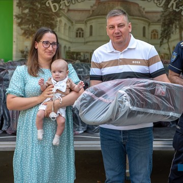 У склопу трећег циклуса родитељима данас уручено још педесет ауто-седишта за бебе рођене почетком ове године у Зрењанину