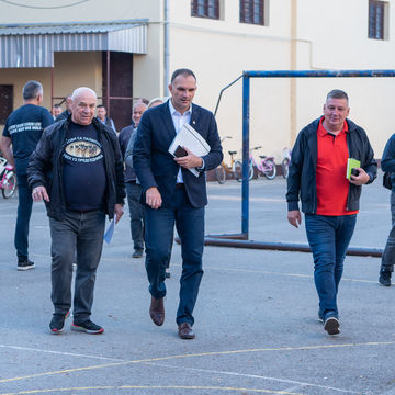 U sklopu akcije „Da nam sela budu bliža“ organizovana treća poseta Mesnoj zajednici „Botoš“ - rekonstruisan objekat Kluba penzionera, započeta komasacija