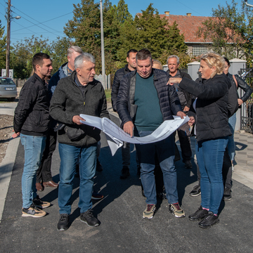 Заменик градоначелника са сарадницима и представницима Месне заједнице "Берберско - Болница" обишао Ритску улицу која је недавно први пут пресвучена асфалтом 