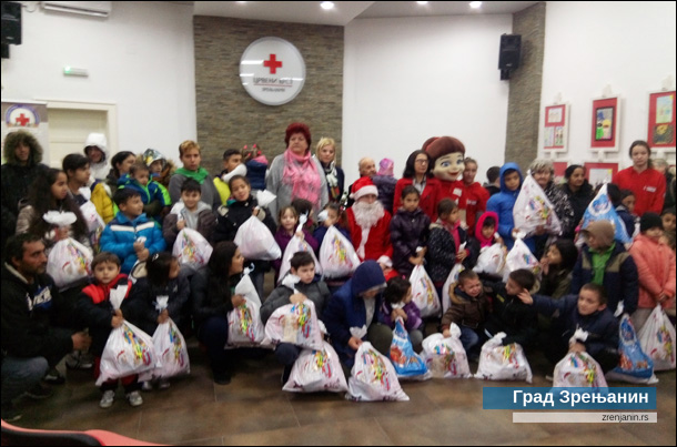 Grad obezbedio paketiće za decu korisnika Narodne kuhinje i decu na lečenju u zrenjaninskoj bolnici