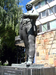 Spomenik narodnom heroju Žarku Zrenjaninu