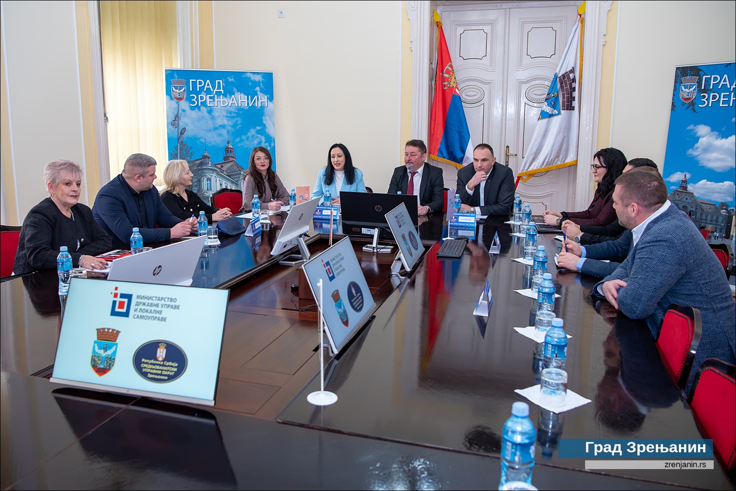 Министарка државне управе и локалне самоуправе Јелена Жарић Ковачевић у оквиру кампање “МДУЛС за јаке управне округе” посетила Средњобанатски округ и Град Зрењанин