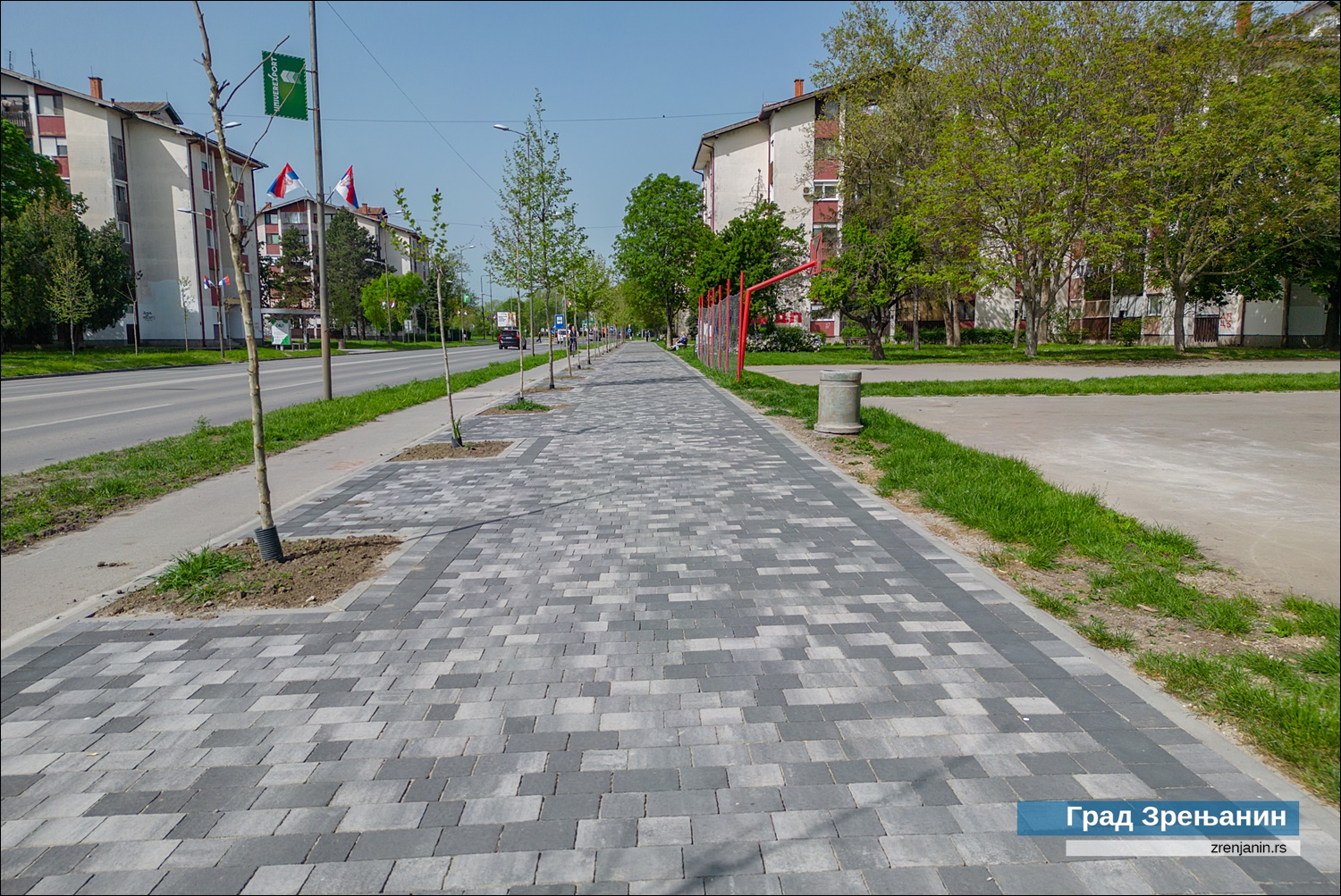 Завршена још једна фаза реконструкције тротоара дуж булевара на Багљашу, нова бехатон подлога на 350 метара дужине